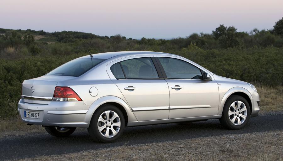  Opel Astra Sedan 2005 года  (фото 7 из 38)